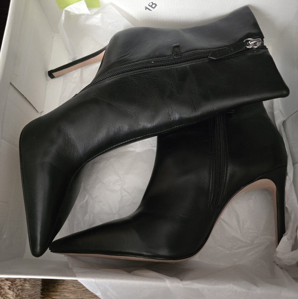 Schutz Clementine NappaLeather Bootie size 9